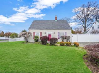 3 Sycamore Ln, Levittown, NY 11756