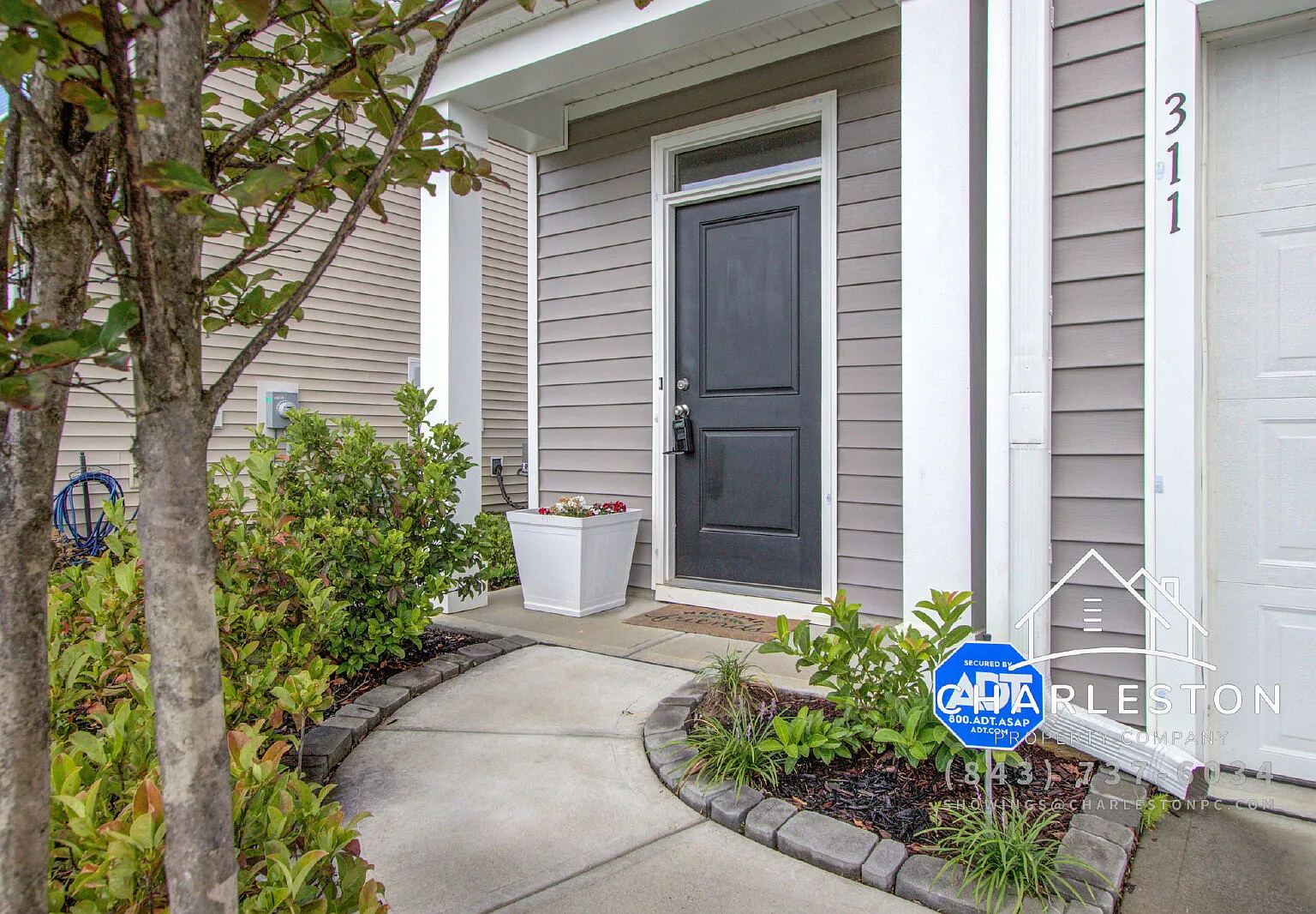 5 bed, 3.0 bath, 2361 sqft, $2,400 — Photo 2