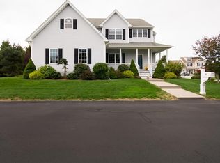 17 Southern View Dr, Narragansett, RI 02882