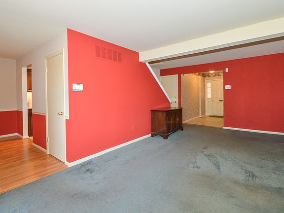 5th image of 111 Garrison Ct