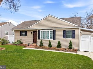 6 Woodbine Ave, Maple Shade, NJ 08052