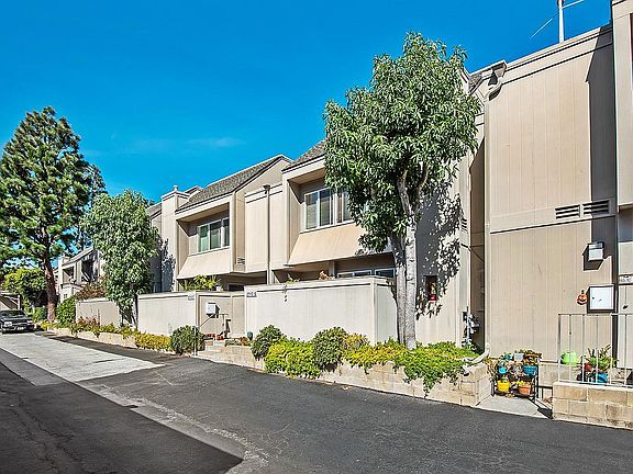 3rd image of 2510 Arizona Ave #8