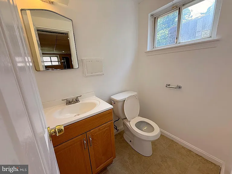 7104 Adelphi Rd — Photo 29