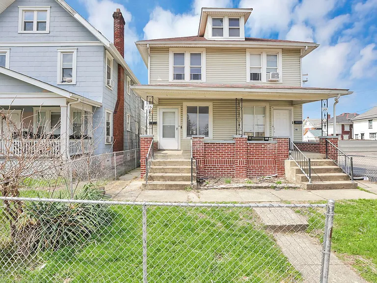 27-29 S Terrace Ave — Photo 3
