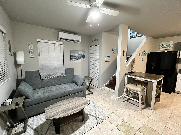 1246 Waverly Ave #301 — Photo 4