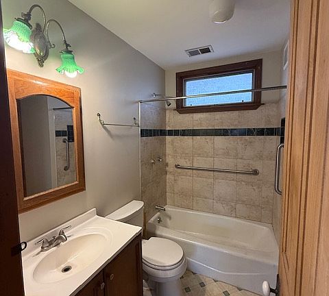 4th image of 1644 N Winchester Ave #2