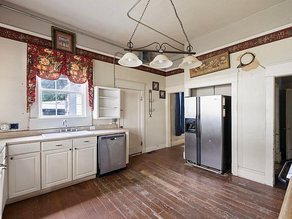 3rd image of 308 W Main St