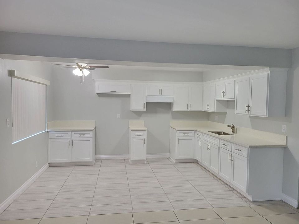 1st image of 985 N Park Cir APT 17