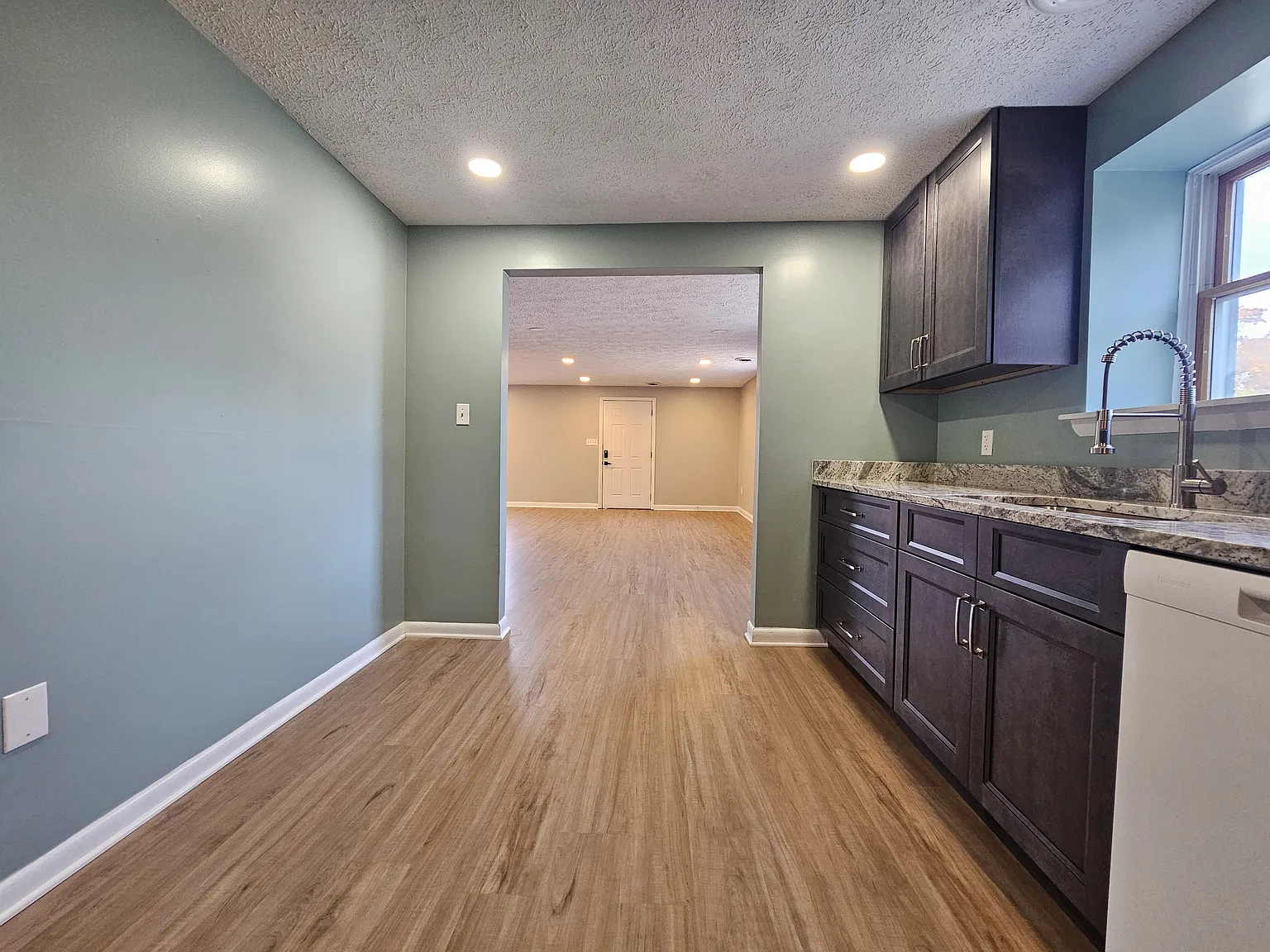 2 bed, 1100 sqft, $1,750 — Photo 4