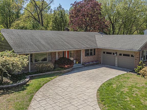 2nd image of 661 Nancy Rd