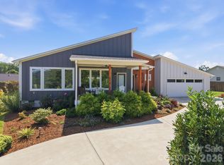 112 Upper Grove Ln, Weaverville, NC 28787