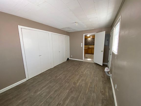 5th image of 703 W Wood St
