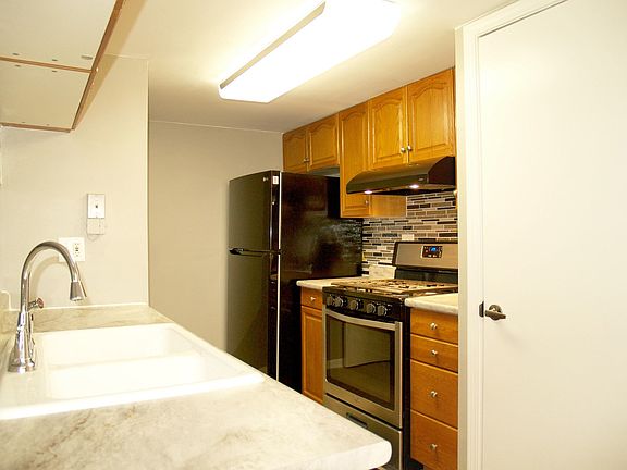 4th image of 29W649 Winchester Cir N Unit 3