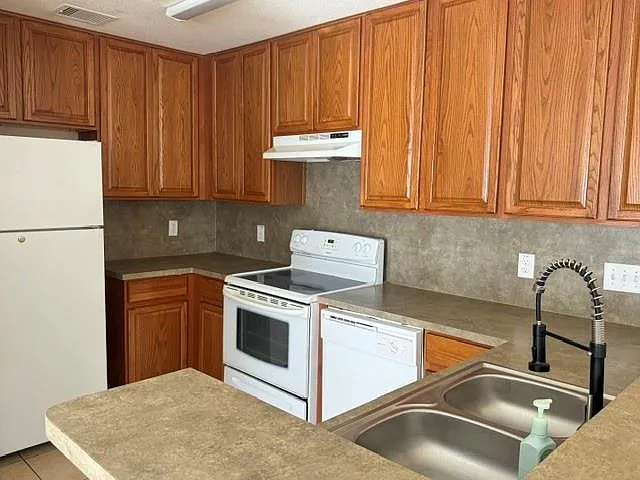 3 bed, 2.5 bath, 1587 sqft, $1,850 — Photo 4