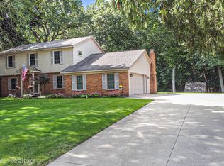 9509 Klais Rd, Clarkston, MI 48348