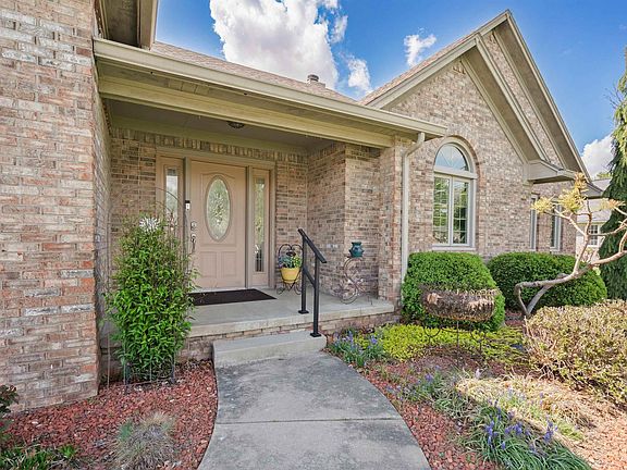 3rd image of 4723 Glen Moor Way