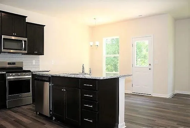 2076 Hosel Ln — Photo 2