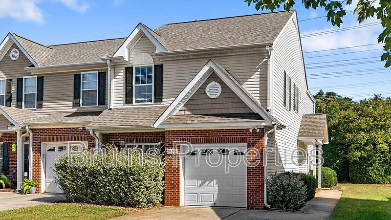3 bed, 2.5 bath, 1792 sqft, $1,950 — Photo 1