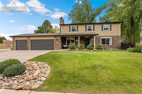 320 W Cheyenne Mountain Blvd — Photo 1