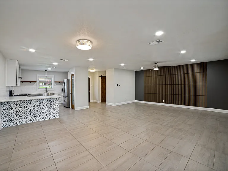 612 Booth Dr — Photo 7