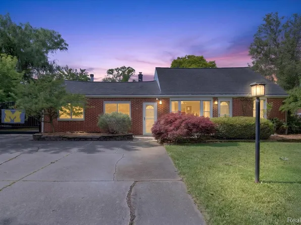 962 Sylvanwood Dr, Troy, MI 48085