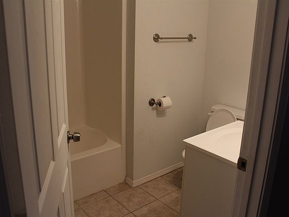 4th image of 143 Bridgestone Dr