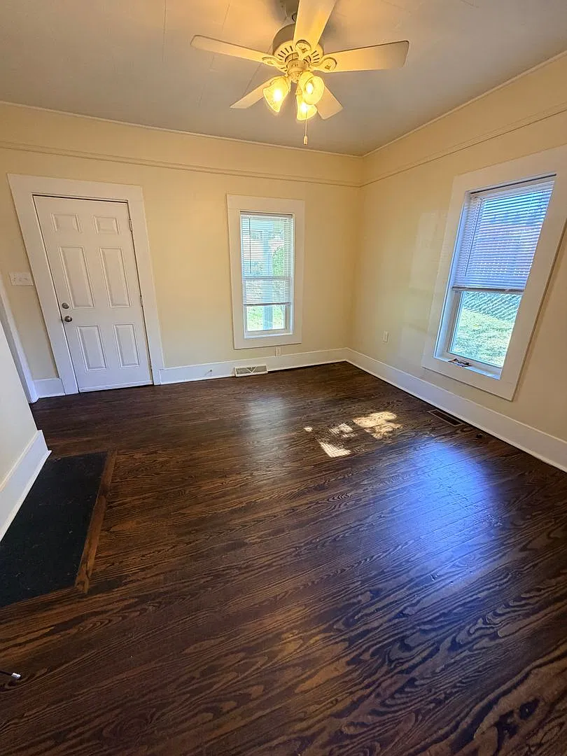 Super Convenient location, 2 Bedroom, 1 Bathroom, Pet friendly! — Photo 2