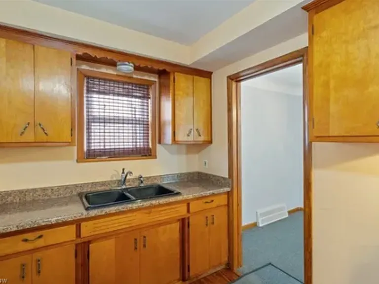 8211 Whittington Dr — Photo 10