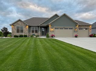 10486 Prairie View Ct, Freeland, MI 48623