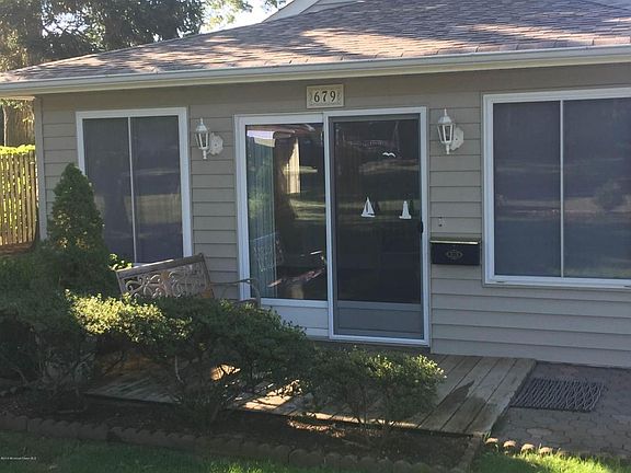 4th image of 679 White Cedar Dr