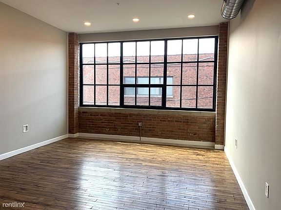 4th image of 3800 Euclid Ave #104