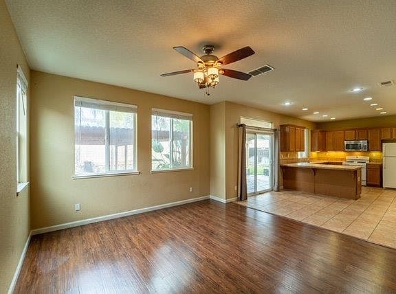 2nd image of 13309 Fountain Dr