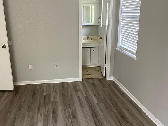 3rd image of 3411 Highmeadow Ln
