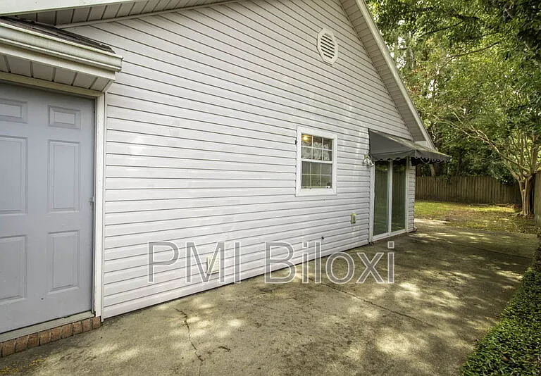 776 Whitney Dr — Photo 23