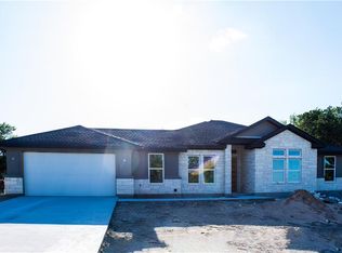 504 Lakeland Cir, Lago Vista, TX 78645