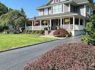 60 Collins Ave, Sayville, NY 11782