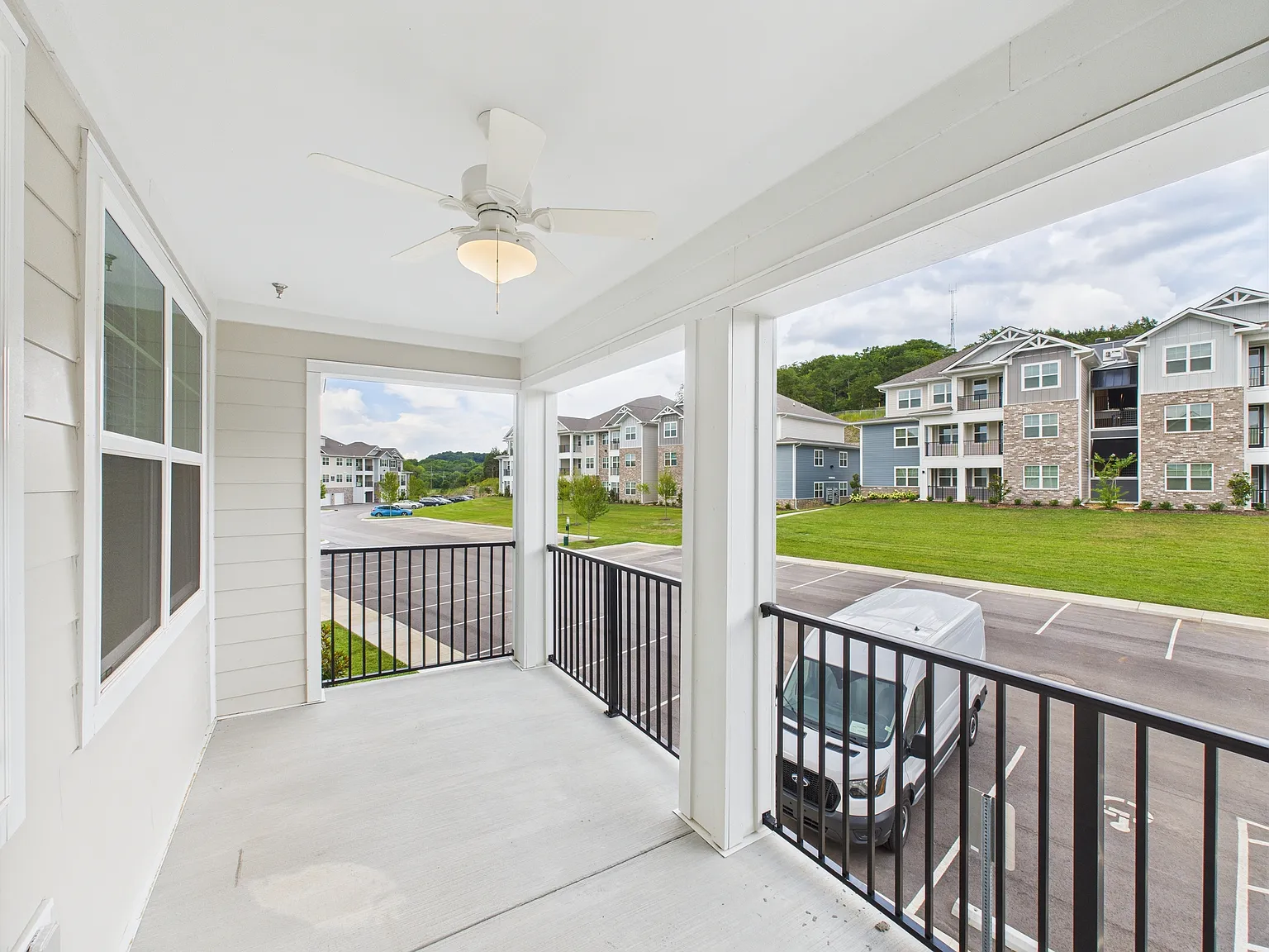 2 bed, 1267 sqft, $1,999 — Photo 4