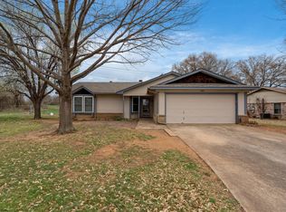 1201 Timbercrest Dr, Benbrook, TX 76126