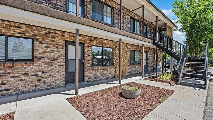 2 bed, 1.0 bath, 735 sqft, $1,000 — Photo 2