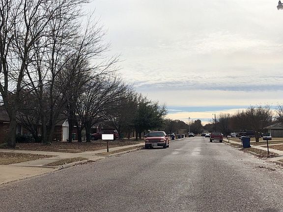 4th image of 704 Park Pl