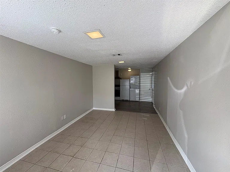 400 S Poplar St — Photo 7