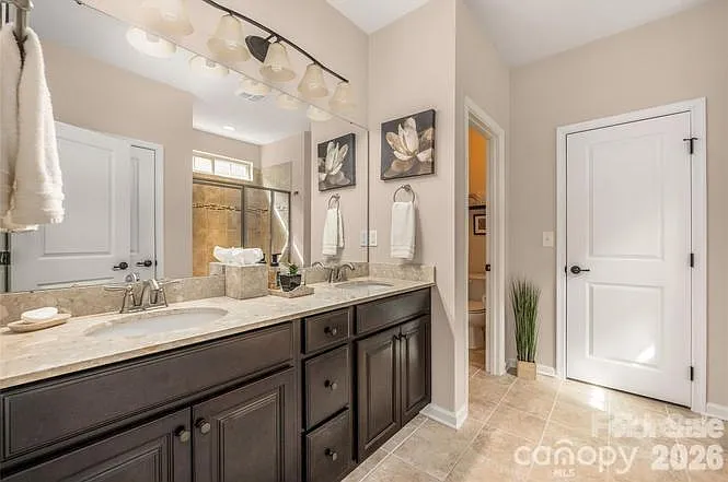 11422 Warfield Ave — Photo 7