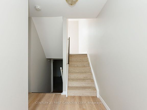 5th image of 40 Fairfax Ct #16