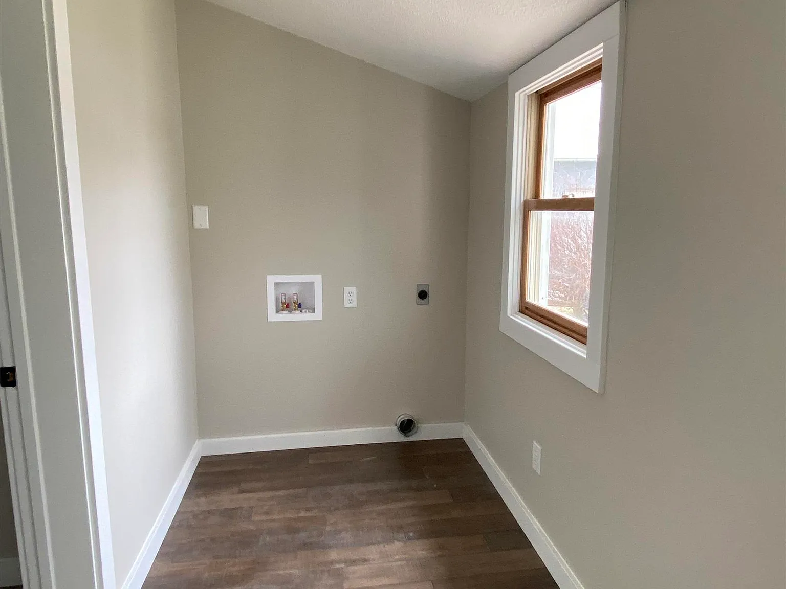 4 bed, 2.5 bath, 2075 sqft, $1,800 — Photo 3