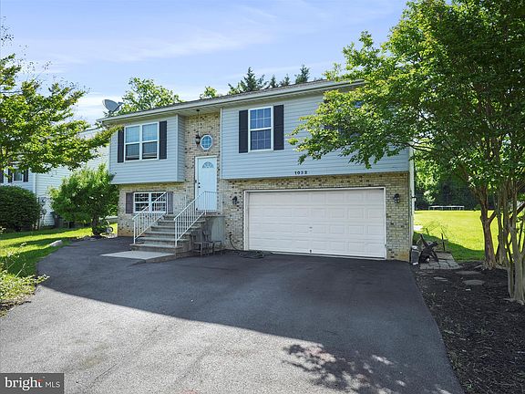 4th image of 1032 Kasinof Ave