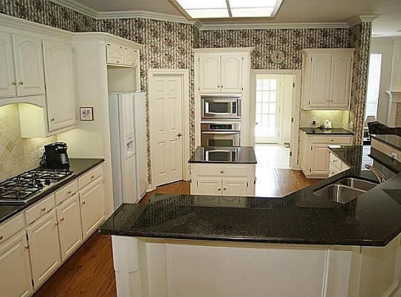 3rd image of 7304 Pebble Hill Dr