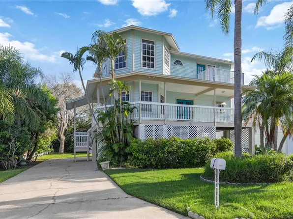 13951 Harbor View Dr, Seminole, FL 33776