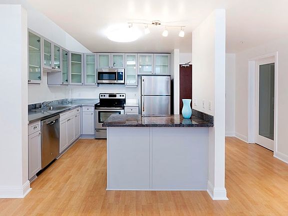 4th image of 388 Townsend St APT 7