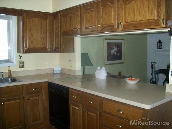 2nd image of 49936 Jefferson Ave