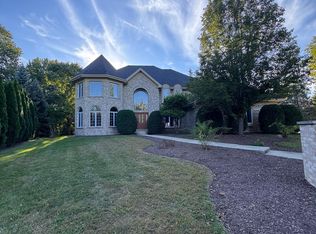 8S210 Stonehedge Ct, Naperville, IL 60540